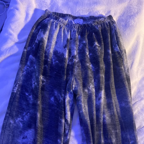 Small black and white tie-dye sweatpants from Ardene - Picture 2 of 4